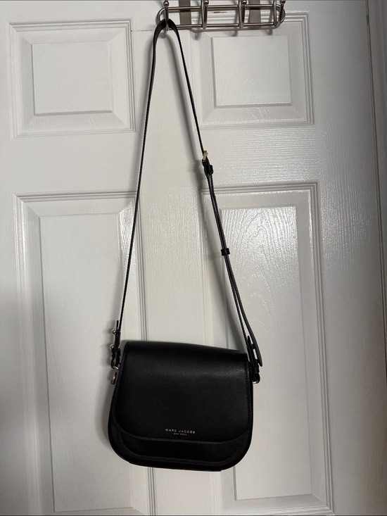 Marc Jacobs Handbags - Marc Jacobs Black Leather Crossbody Saddle-Style Bag